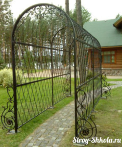 Длинная садовая арка